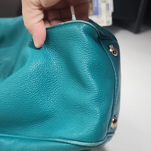 Michael Kors Fulton Hobo shoulder bag in green - Picture 5 of 11